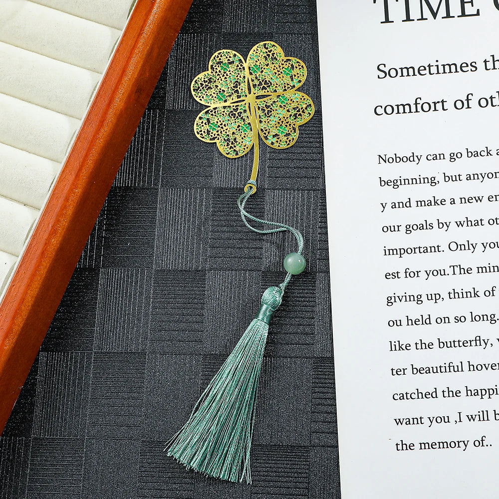 Simple hollow brass bookmark, beautiful four leaf clover dragonfly bookmark, bookmark, book friend gift, reading supplies