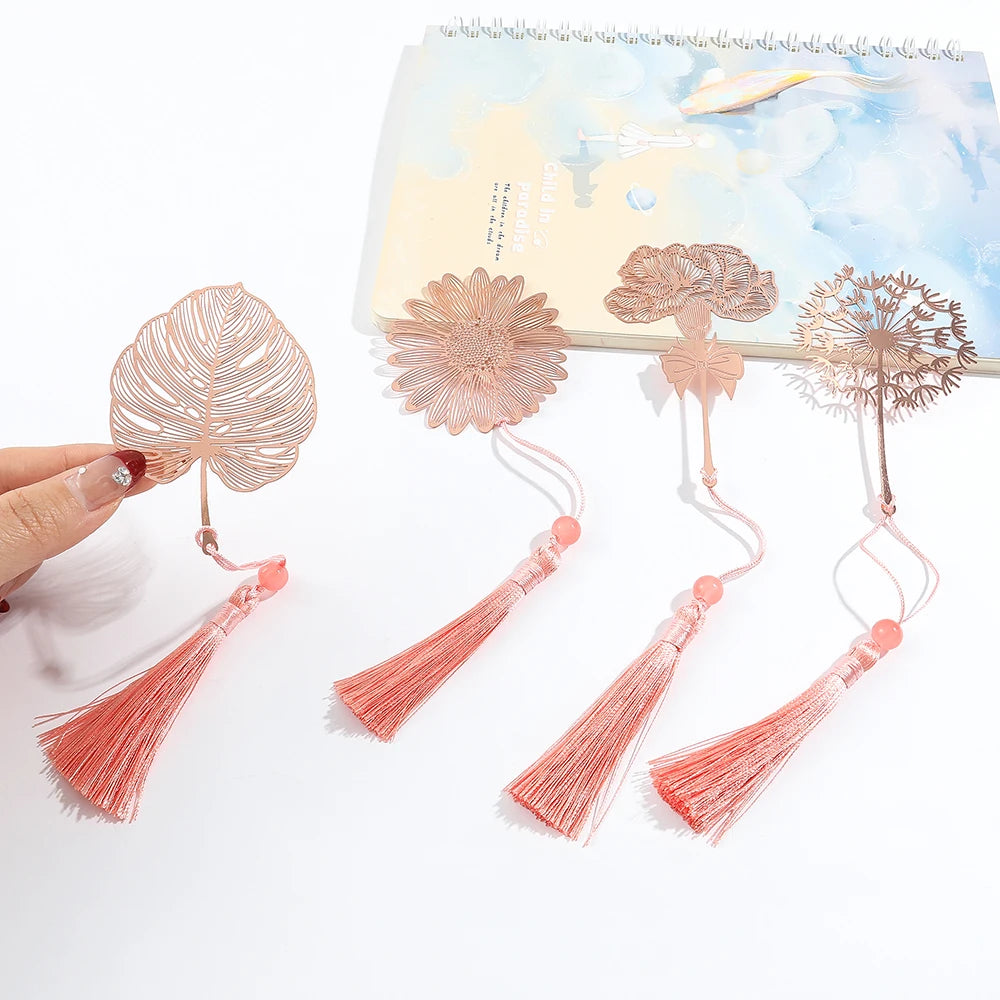 Simple Hollow Brass Bookmarks Beautiful Daisy Dandelion Flower Leaf Book Marks for Book Lover Gifts Reading Supplies Accessories