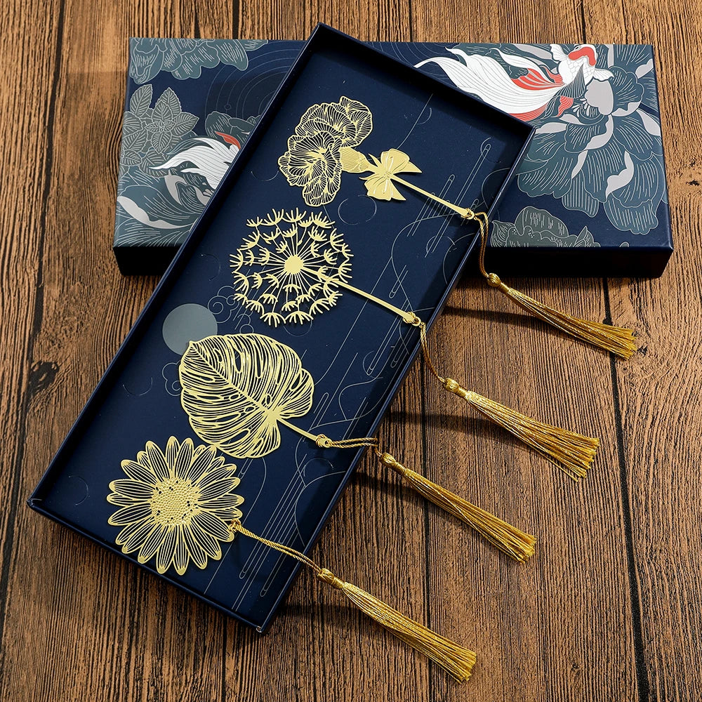 Simple Hollow Brass Bookmarks Beautiful Daisy Dandelion Flower Leaf Book Marks for Book Lover Gifts Reading Supplies Accessories