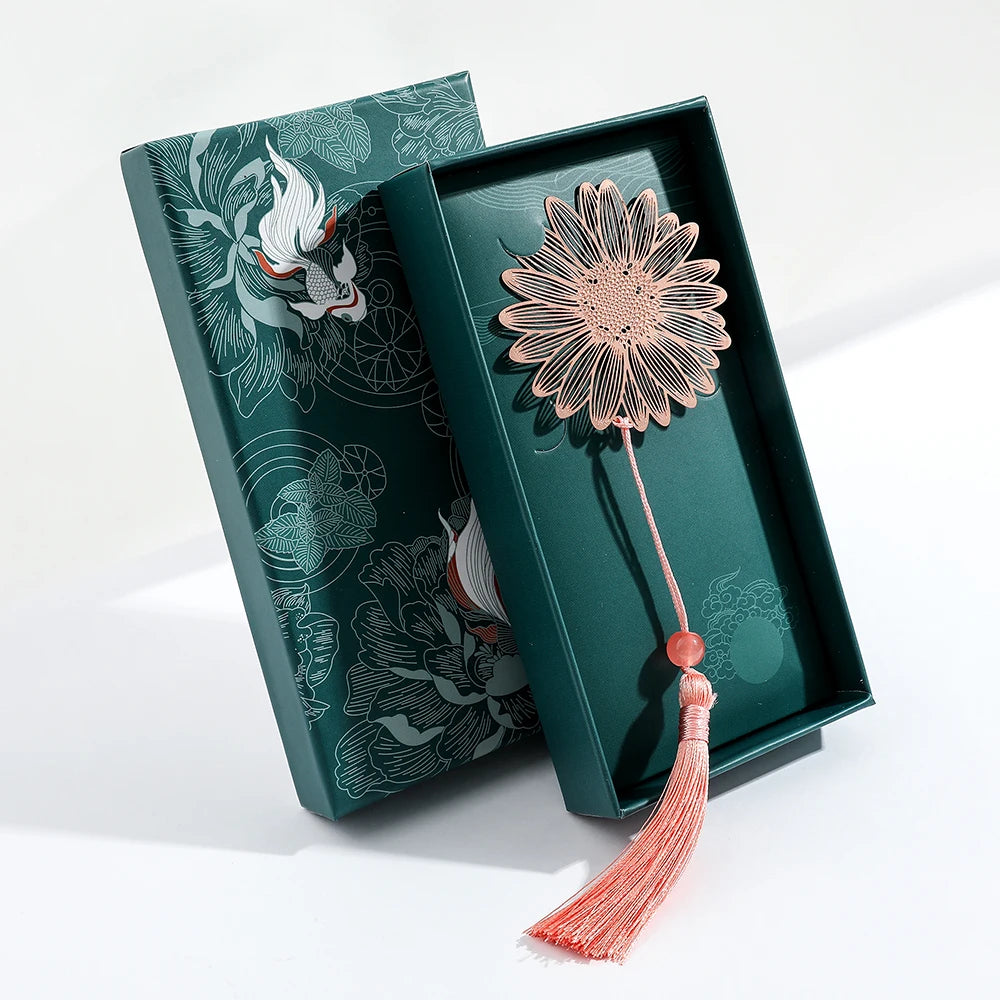 Simple Hollow Brass Bookmarks Beautiful Daisy Dandelion Flower Leaf Book Marks for Book Lover Gifts Reading Supplies Accessories