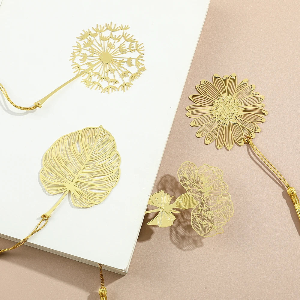Simple Hollow Brass Bookmarks Beautiful Daisy Dandelion Flower Leaf Book Marks for Book Lover Gifts Reading Supplies Accessories