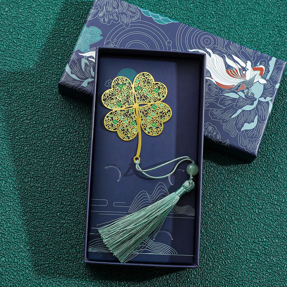 Simple hollow brass bookmark, beautiful four leaf clover dragonfly bookmark, bookmark, book friend gift, reading supplies