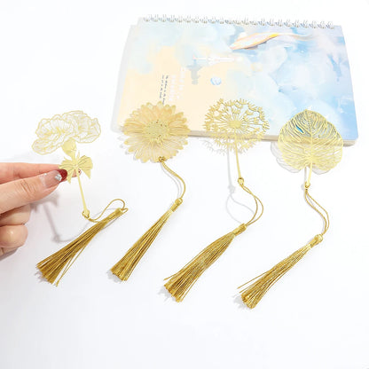 Simple Hollow Brass Bookmarks Beautiful Daisy Dandelion Flower Leaf Book Marks for Book Lover Gifts Reading Supplies Accessories