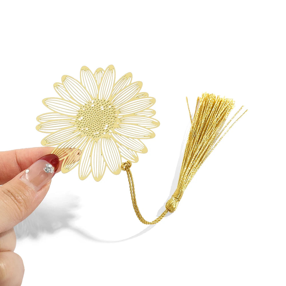 Simple Hollow Brass Bookmarks Beautiful Daisy Dandelion Flower Leaf Book Marks for Book Lover Gifts Reading Supplies Accessories