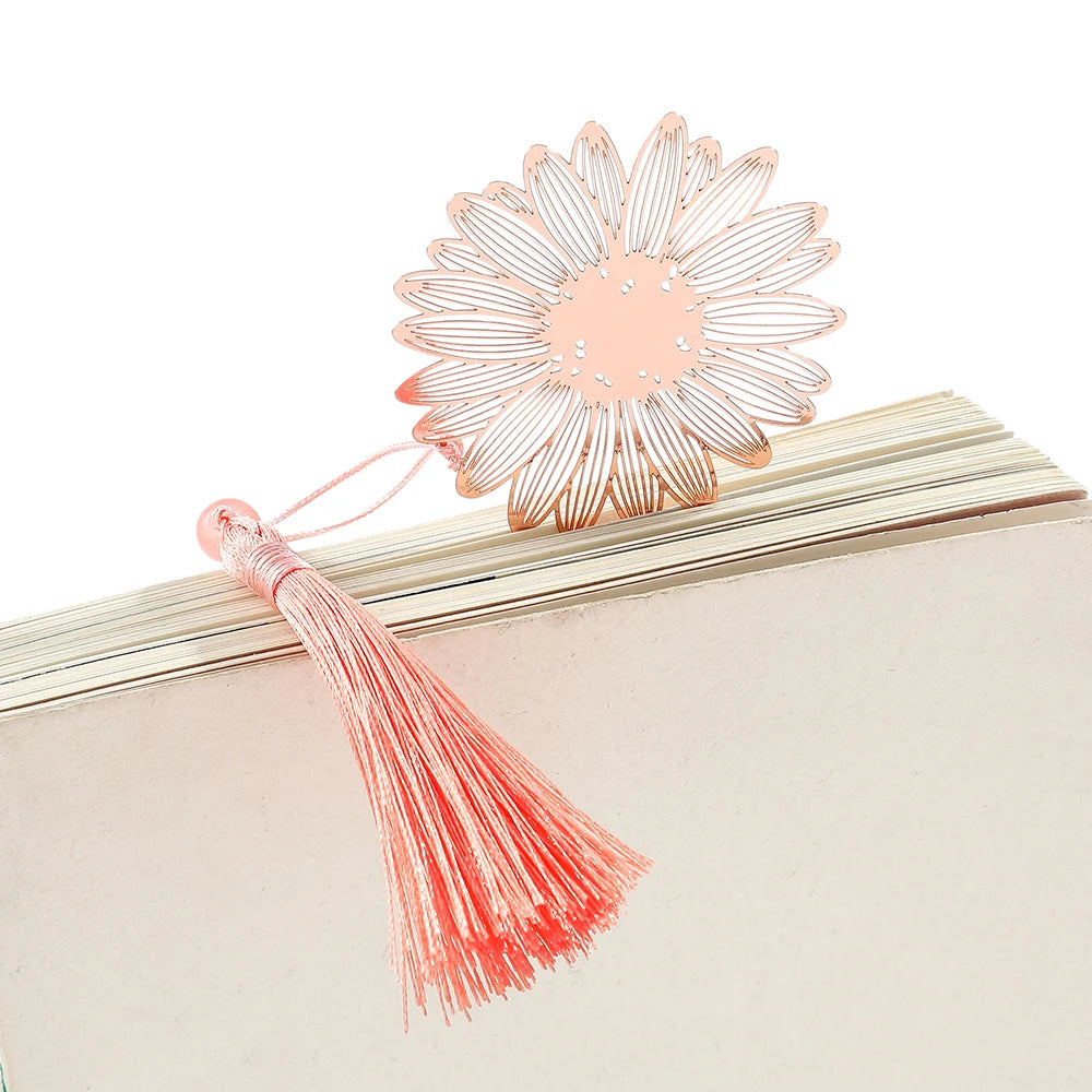Simple Hollow Brass Bookmarks Beautiful Daisy Dandelion Flower Leaf Book Marks for Book Lover Gifts Reading Supplies Accessories